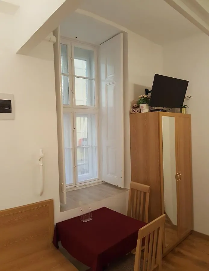 Authentic Akacfa Apartment Budapest Ungarn