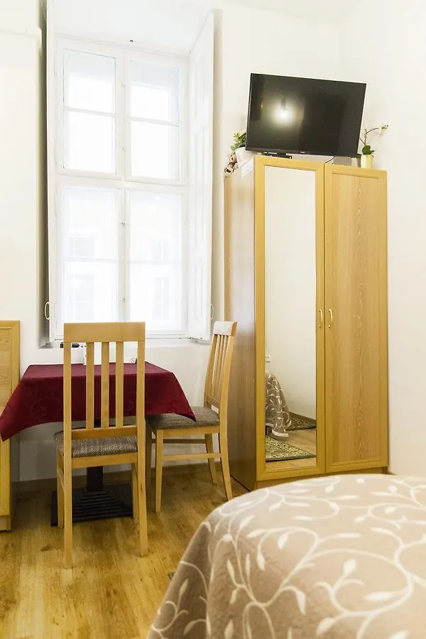 Authentic Akacfa Apartment Budapest